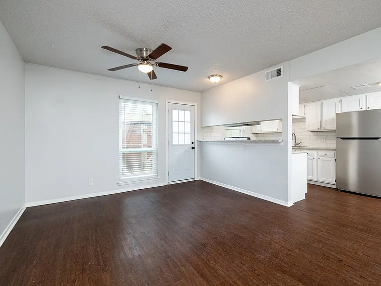 2438 N Graham Dr — Photo 14