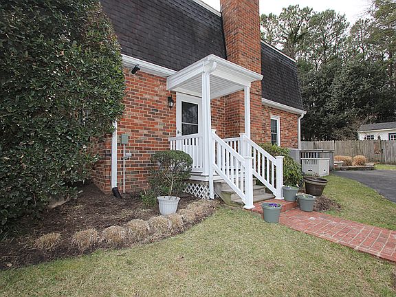 3rd image of 9211 Lyndonway Dr