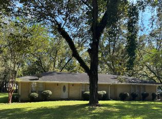 705 E Jessamine St, Ellisville, MS 39437