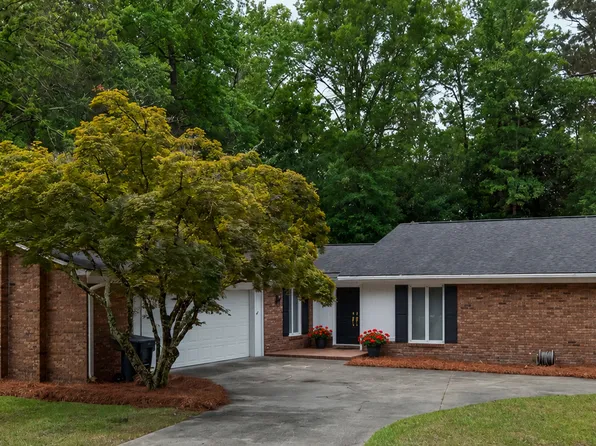 221 Azalea Dr, Statesboro, GA 30458