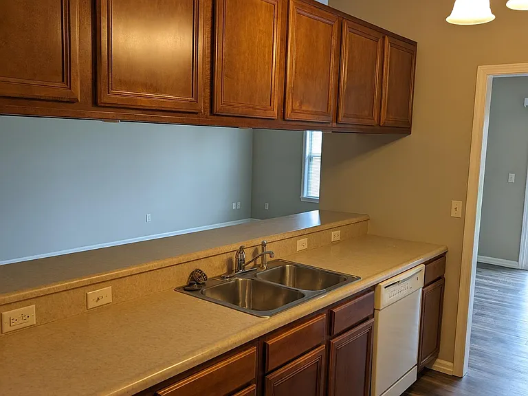 1547 Cumberland Ave — Photo 6