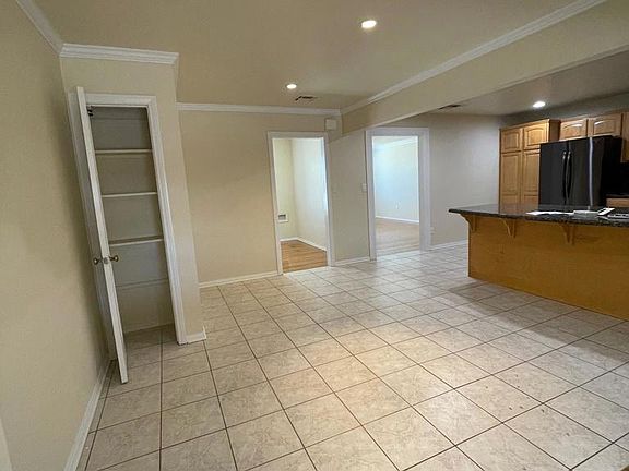 5th image of 176 Millan St