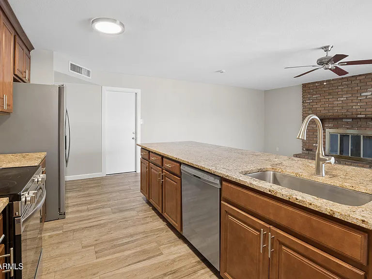 1260 E Alameda Dr — Photo 14
