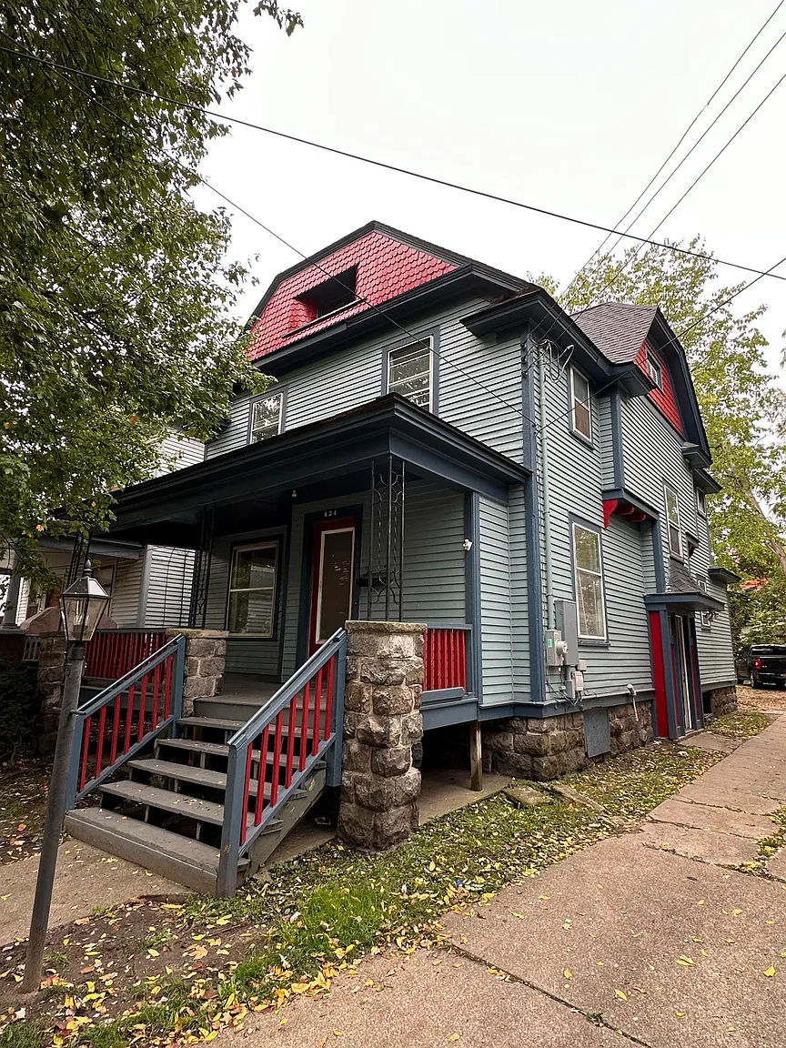424 Oak St photo 1