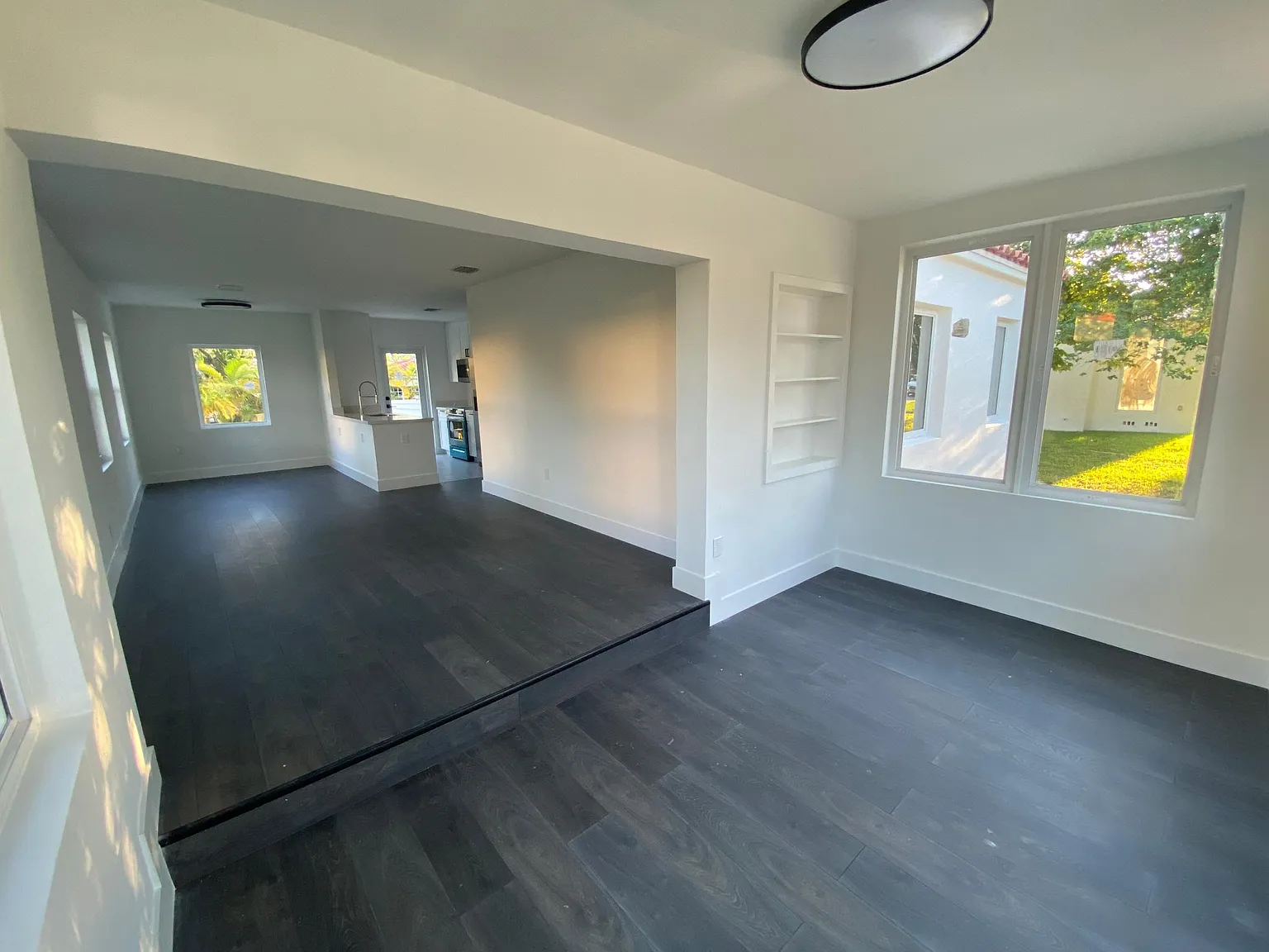 3 bed, 1107 sqft, $3,950 — Photo 2