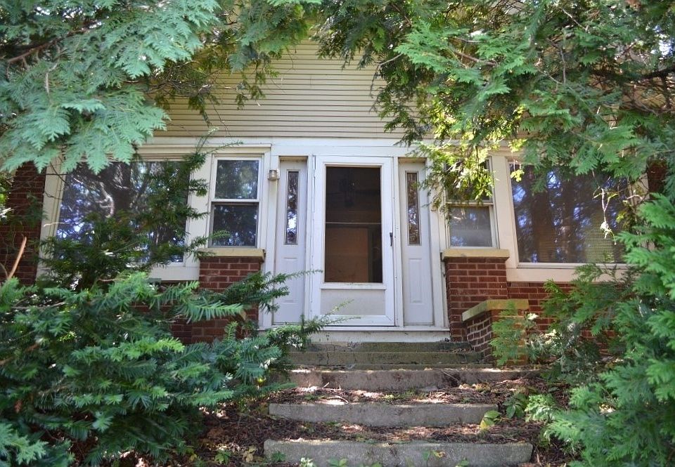 1st image of 917-919 S Burlington Dr