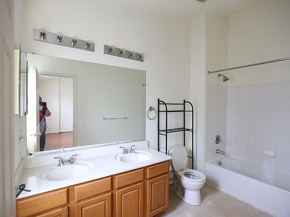 master suite bothroom