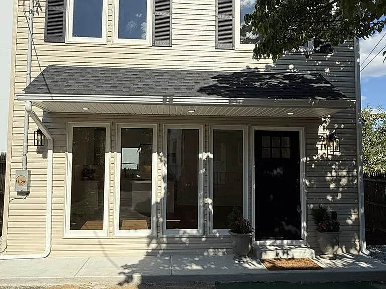 631 N Monroe St — Photo 1