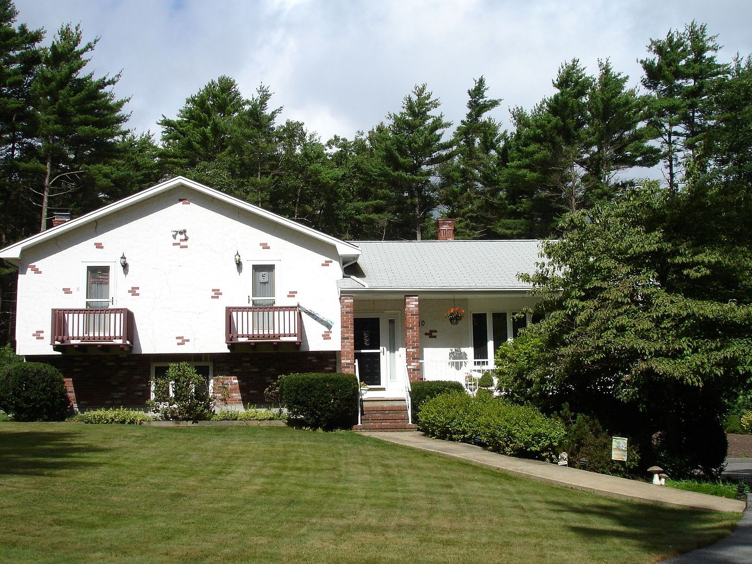 10 Dunham Rd, MA 02702 Zillow