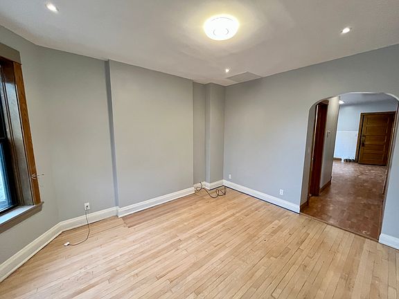2nd image of 2523 W Winona St Unit 2-F