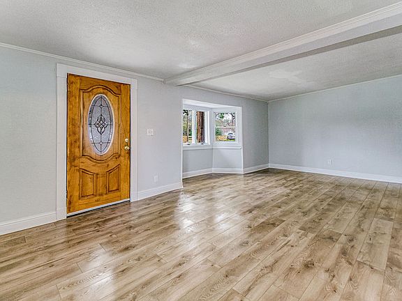 3rd image of 724 N 46th Ave