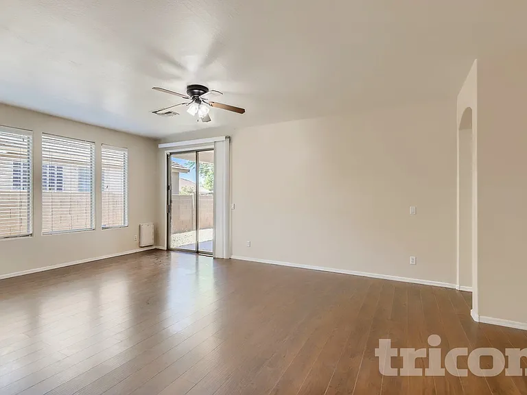 6608 S 45th Ln — Photo 3