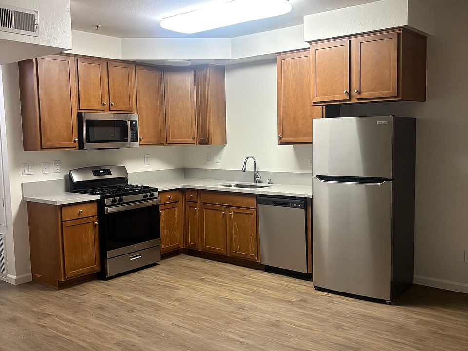 1st image of 838 N Palm Ave #302