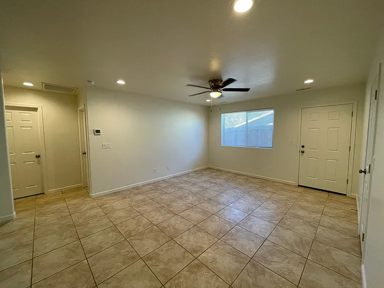 2868 N Superstition Ln — Photo 6