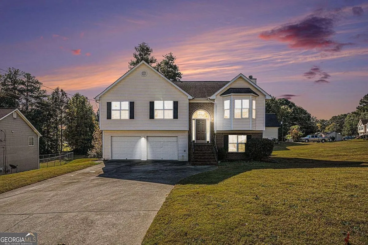 5 bed, 3.0 bath, 2426 sqft, $2,400 — Photo 1