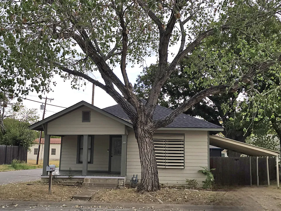 320 N Brazos Ave