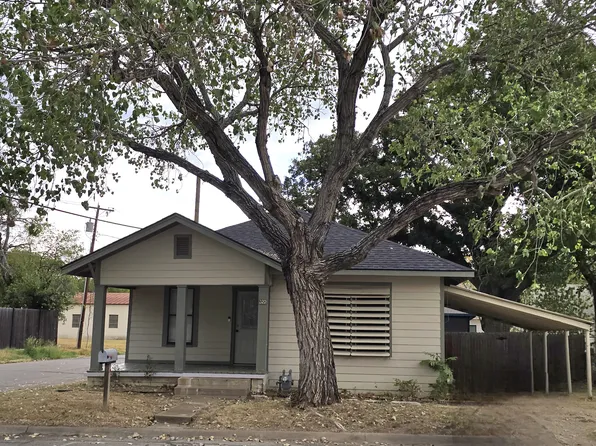 320 N Brazos Ave, Cleburne, TX 76031