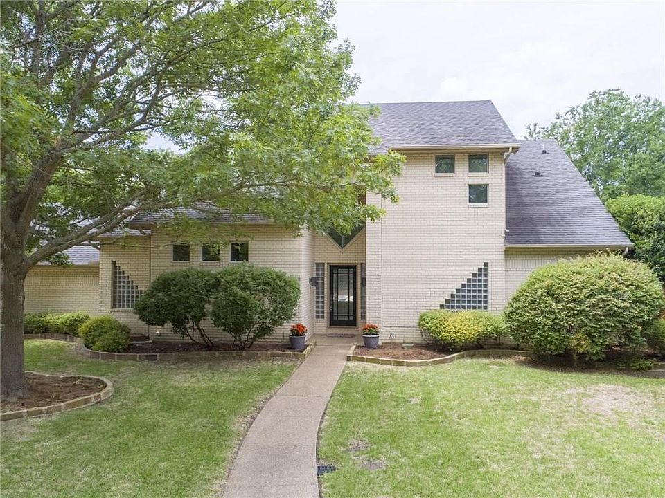 1st image of 208 Dwyer Ct