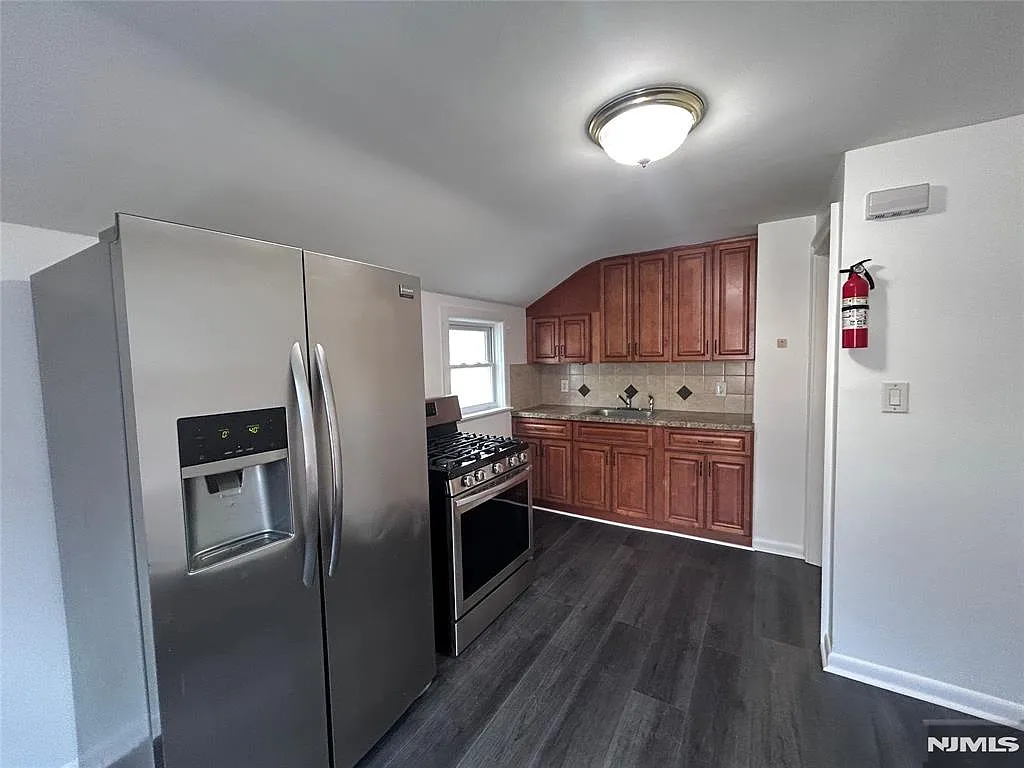 2 bed, $2,300 — Photo 1