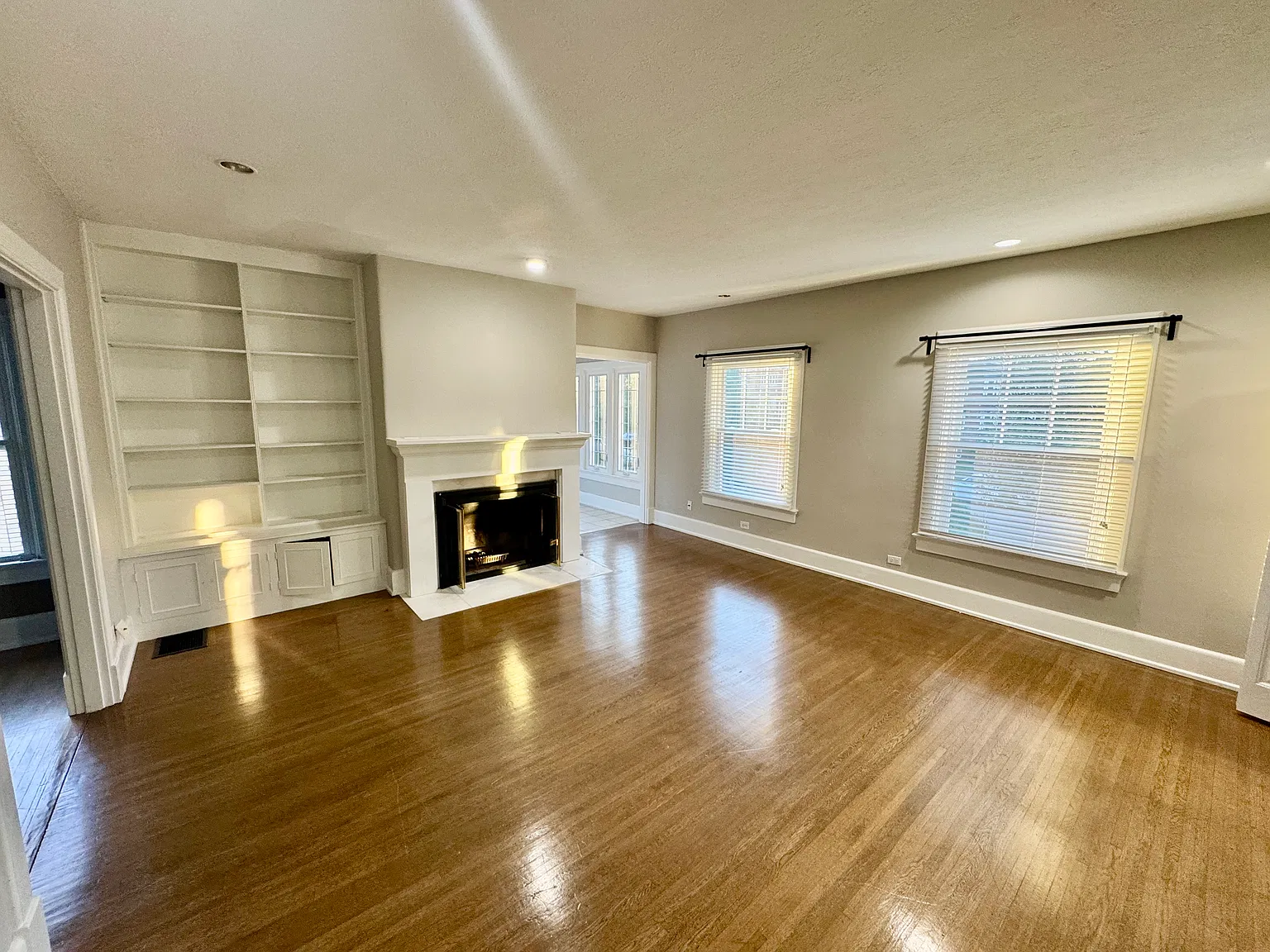 2 bed, 1.5 bath, 1800 sqft, $1,950 — Photo 2