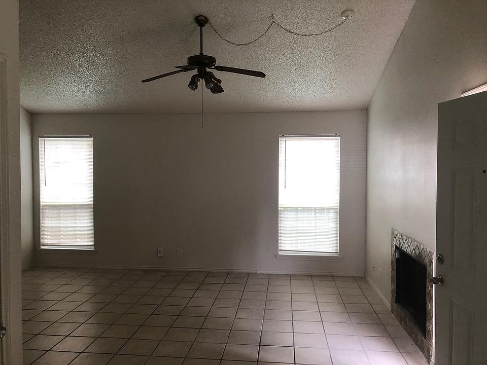 1st image of 915 Sirocco Dr #B