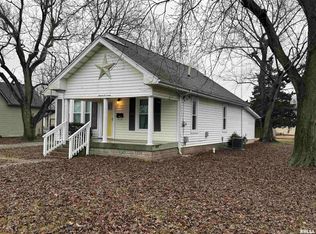 1617 W Chestnut St, Marion, IL 62959