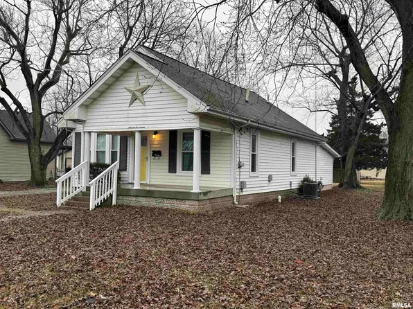 1617 W Chestnut St, Marion, IL 62959