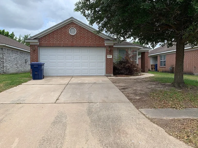 2747 Lofty Elm St — Photo 1