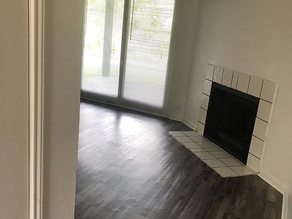 5th image of 126 Lake Meadows Dr