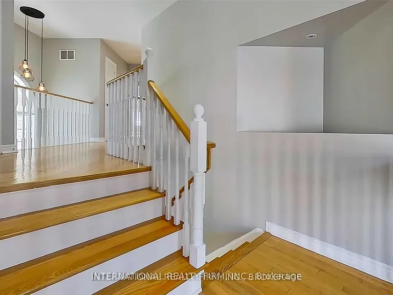2 Dolce Cres — Photo 19