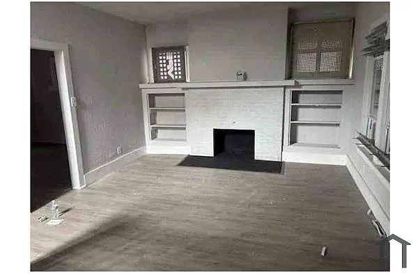 Building Photo - 15602 La Salle Blvd