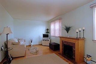 1st image of 4600 N Cumberland Ave Unit 307
