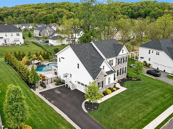 3rd image of 6436 Fox Glove Ln