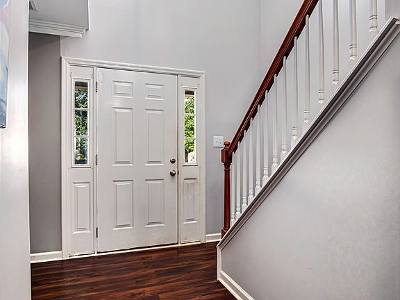 3rd image of 641 Regent Rd