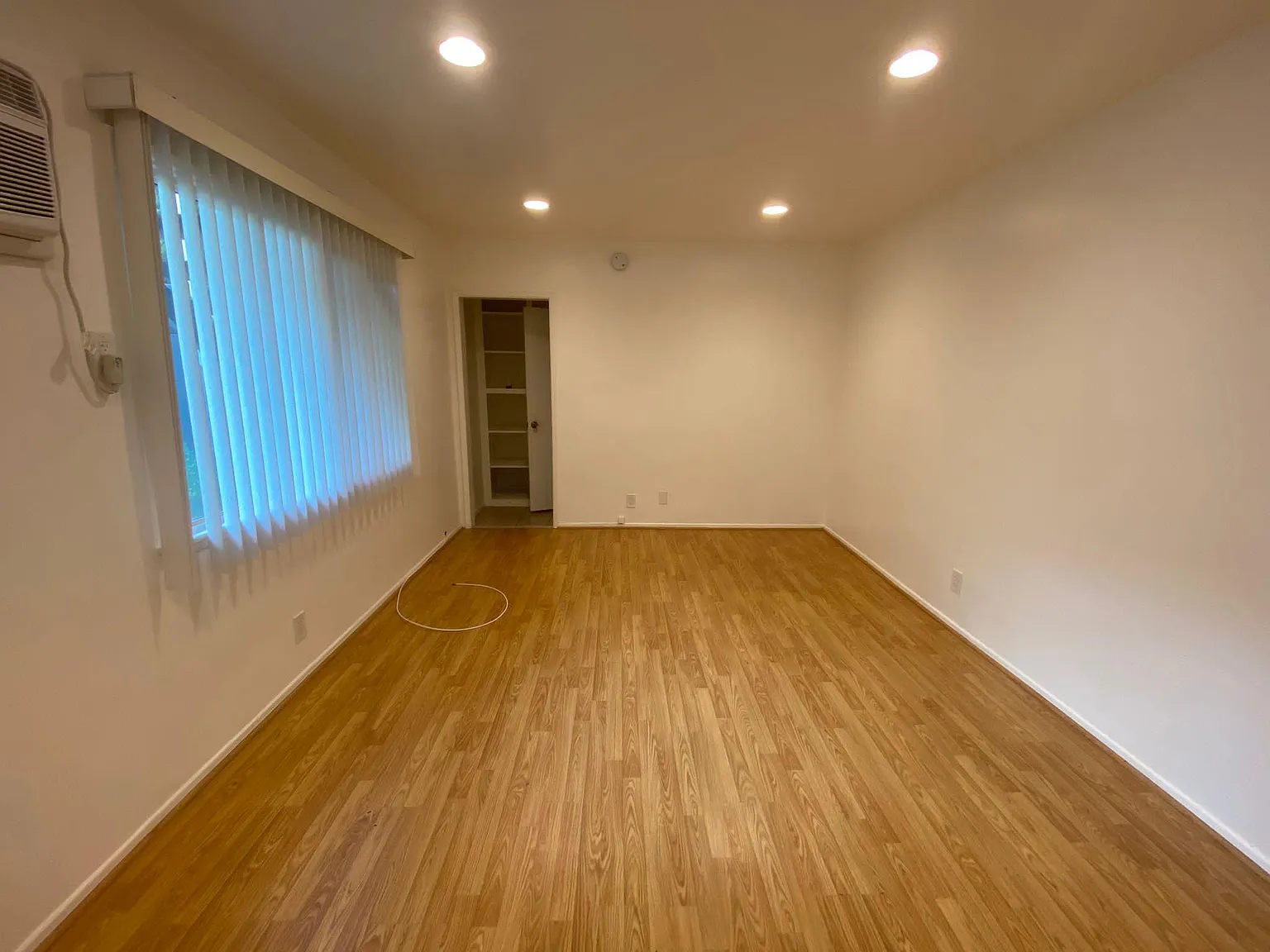 Studio, 400 sqft, $2,100 — Photo 3