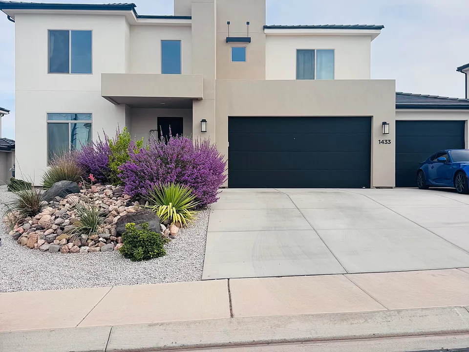 1433 E Honeycomb Dr