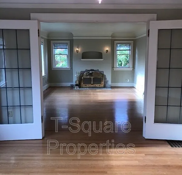 9056 Avondale Rd NE — Photo 1