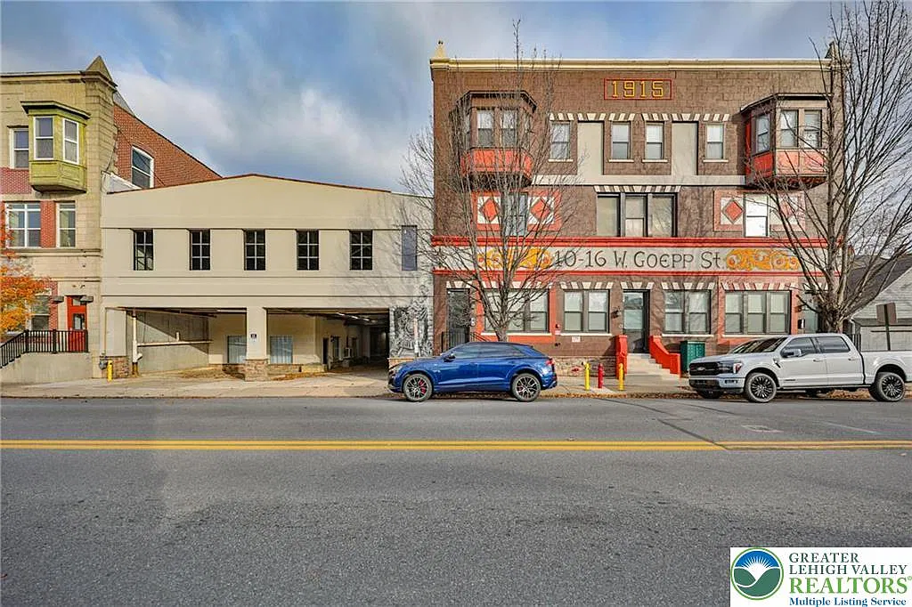 1 bed, 1.0 bath, 800 sqft, $1,695 — Photo 2