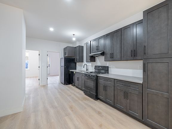 3rd image of 1851 Park Pl Floor 1