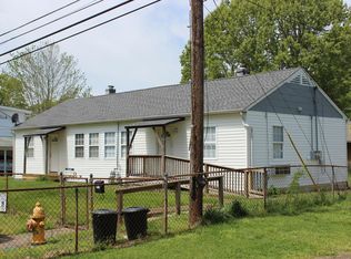 740 W Outer Dr, Oak Ridge, TN 37830