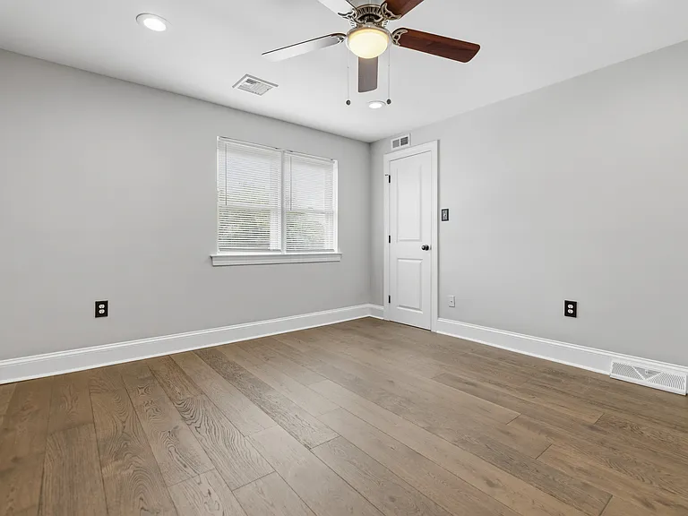321 W 12th Ave — Photo 7