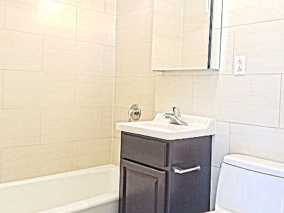 4th image of 25 Eastern Pkwy APT 2B