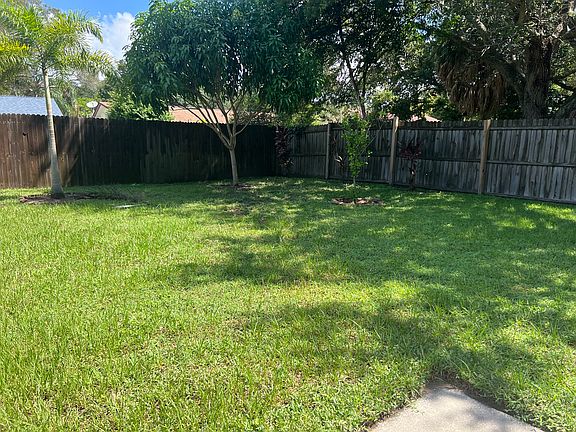 4th image of 1618 Amberglen Dr