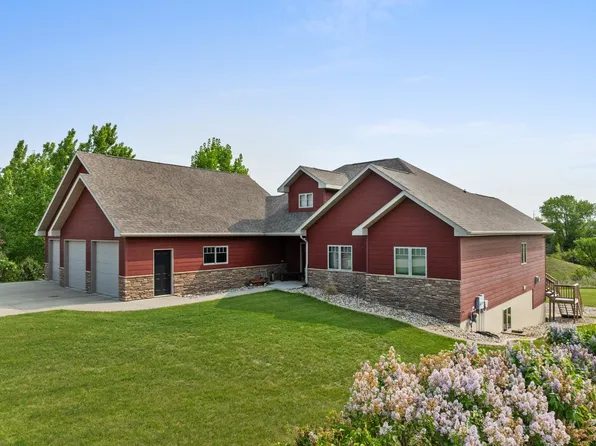 3200 Highview Ave NW, Minot, ND 58703