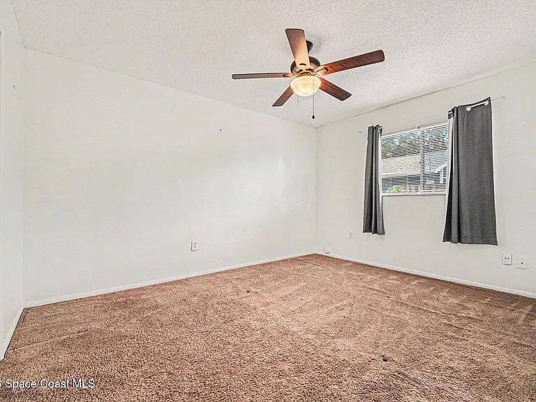 2106 Tarrytown Ln NE — Photo 17