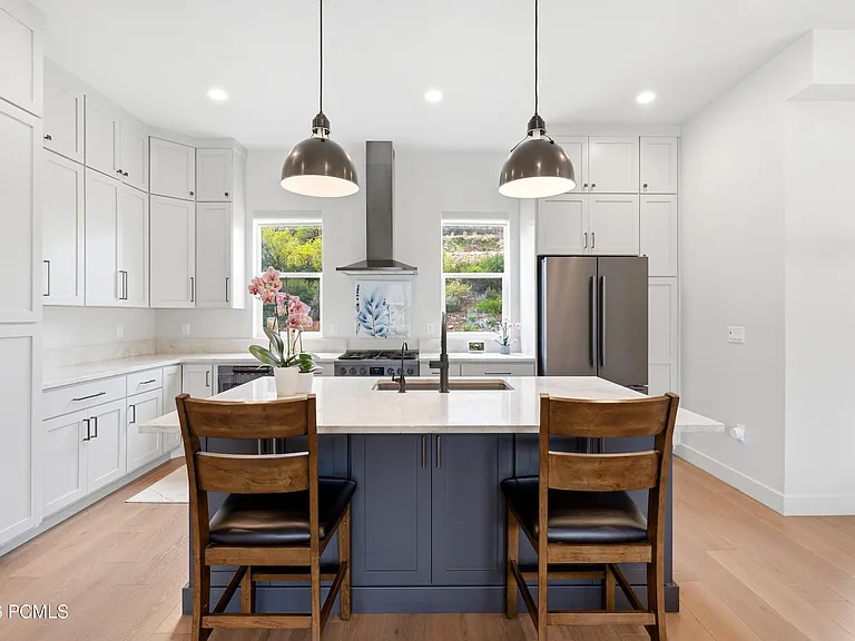 519 W Ascent Dr — Photo 9