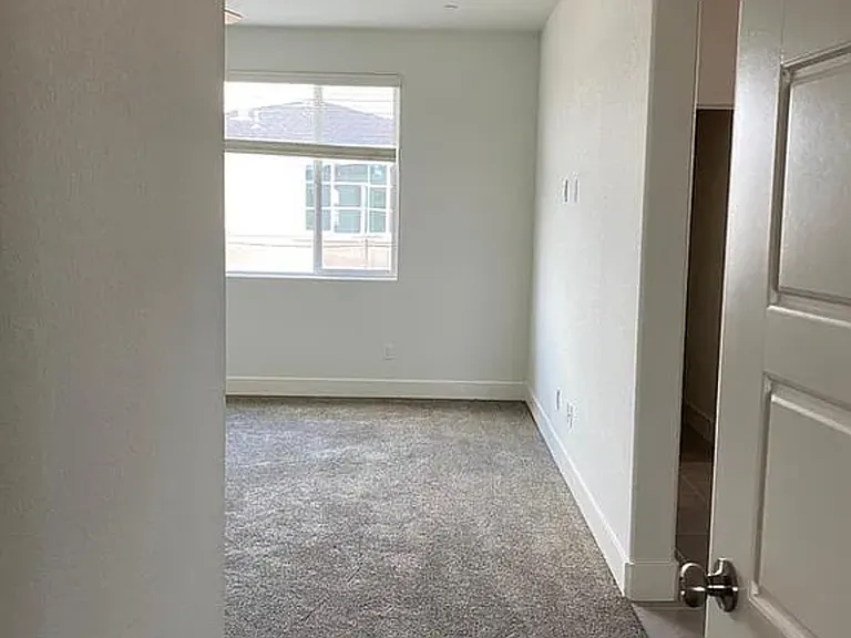 2434 Urdaneta Way — Photo 26
