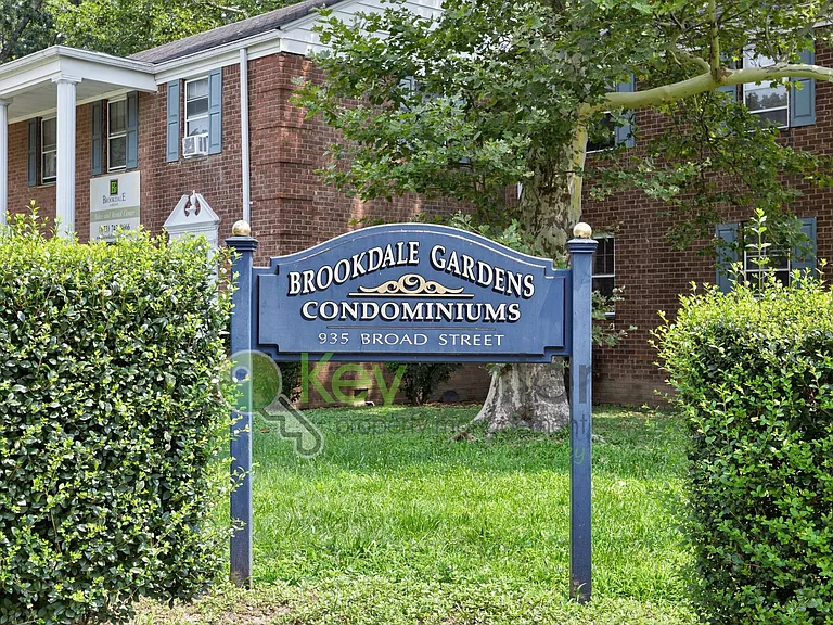 9 Brookdale Gdns #D — Photo 14