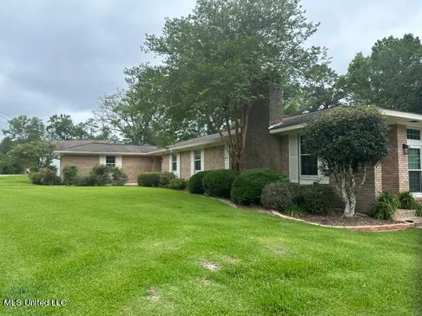 907 N Magnolia St, Picayune, MS 39466