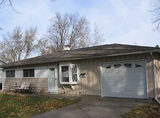 5635 Briarwood St SW, Cedar Rapids, IA 52404